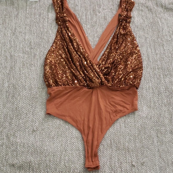 Free People | Zuri Sequin Set in Bronze - Picture 6 of 9